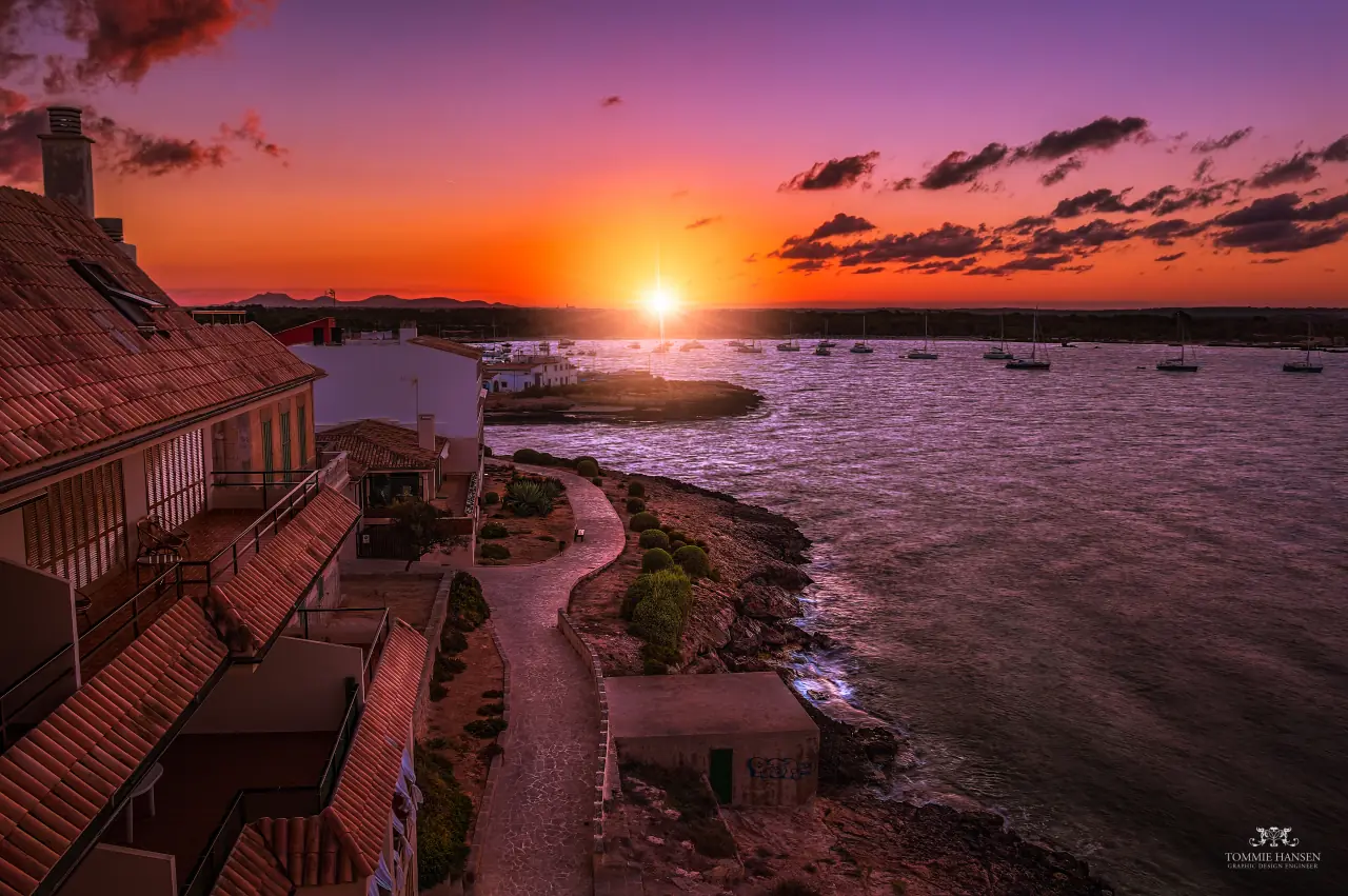 Sunrise in Colonia de Sant Jordi, Mallorca (Spain) (23431428555)